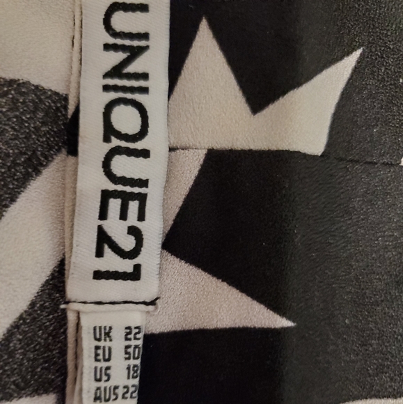 Blk and wht bodysuit - Picture 2 of 7